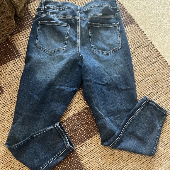 Maurice’s Everflex High-rise size 16W short - Picture 2 of 5